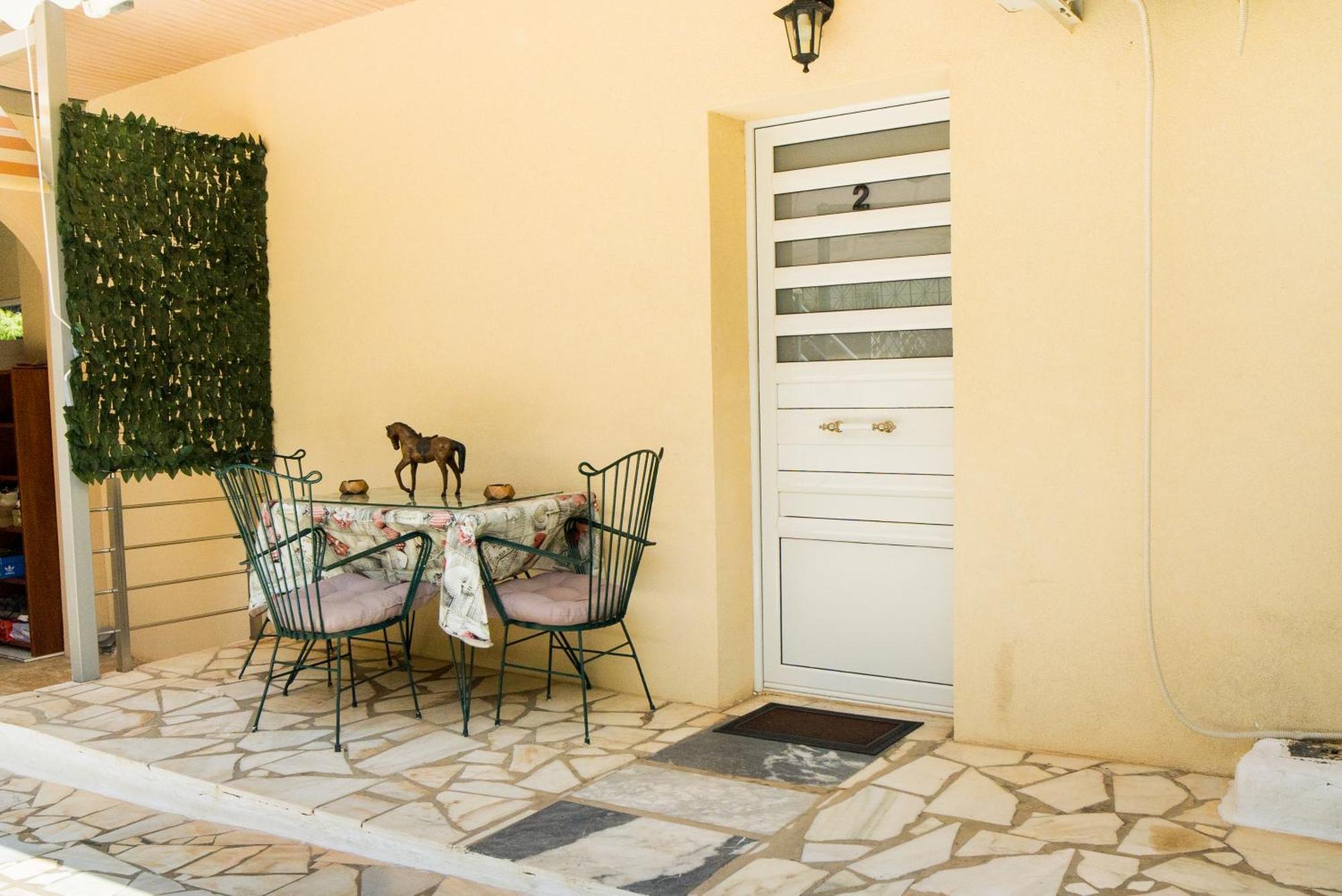 The Dreamhouse Athens Airport Homestay *