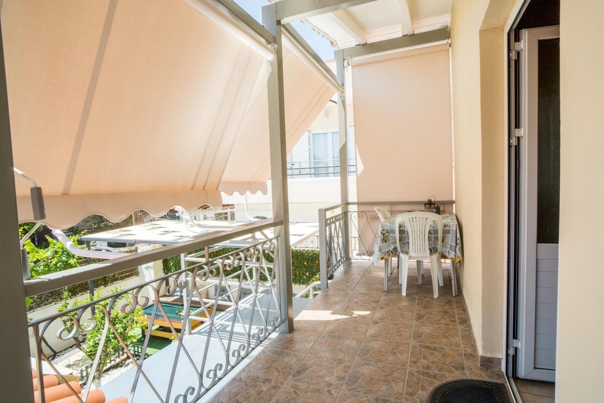 The Dreamhouse Athens Airport Homestay *